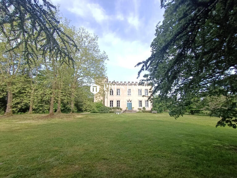 Propriété Lessac - 9 chambres - 540m²