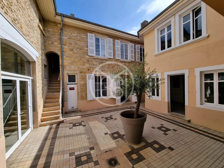 Propriété Limas - 13 chambres - 1200m²