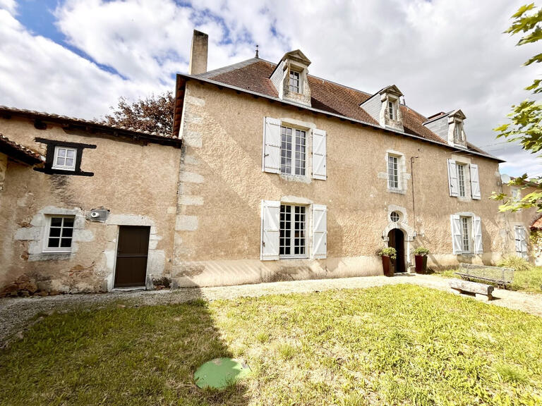 Maison Luchapt - 4 chambres - 411m²