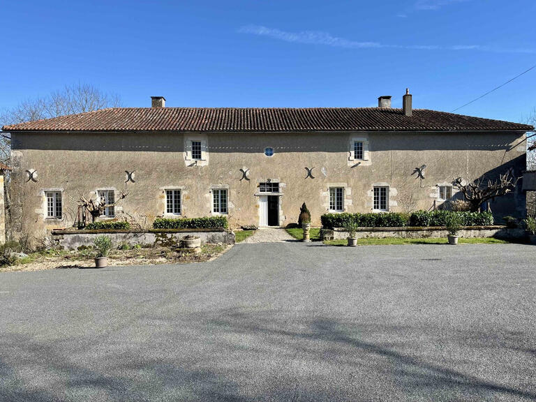 House Luchapt - 5 bedrooms - 275m²