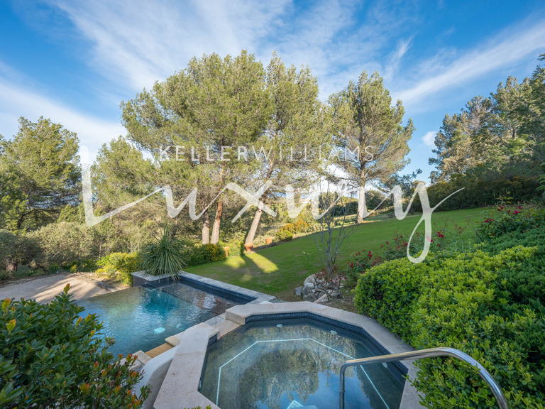 Villa Mallemort - 5 bedrooms - 265m²