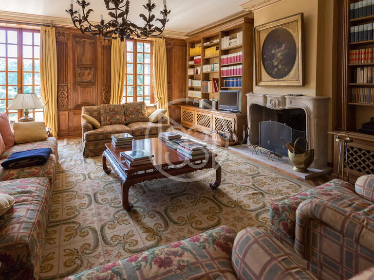 Château Maringues - 14 chambres - 1337m²