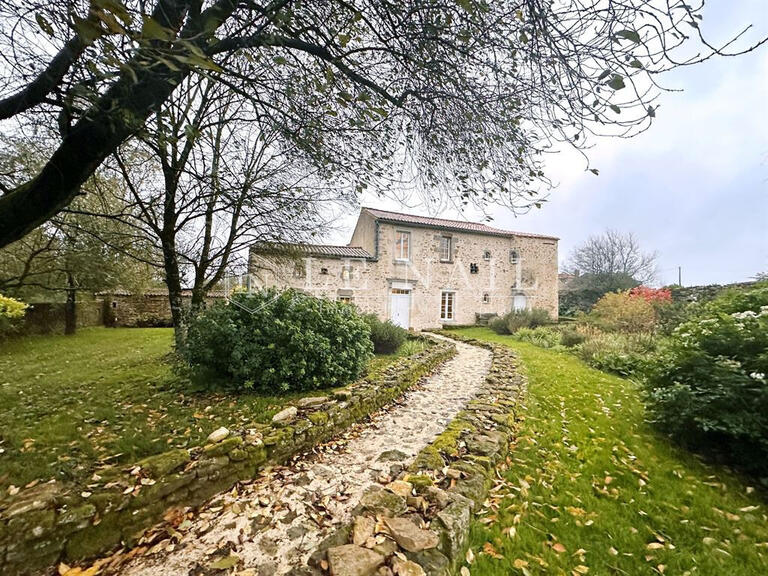 Propriété Marsais-Sainte-Radégonde - 4 chambres - 275m²