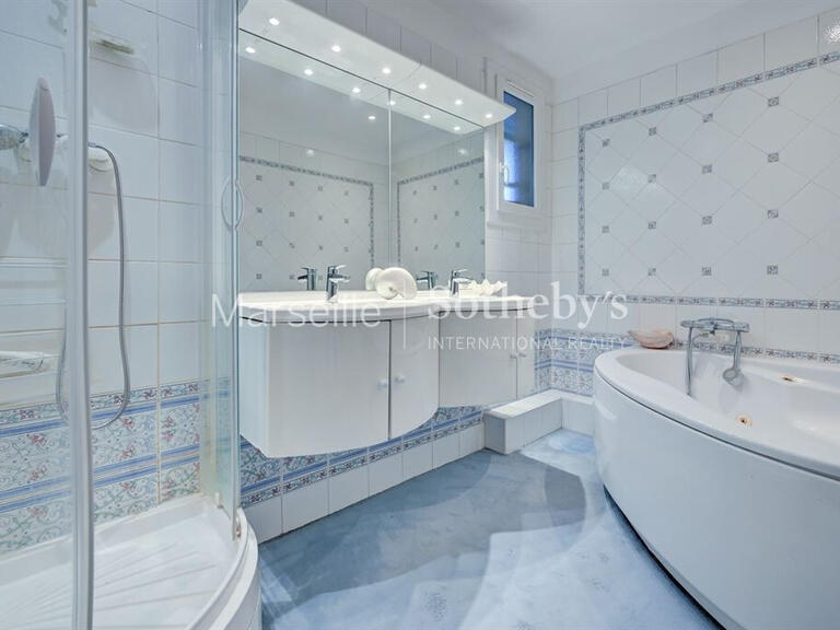 Apartment Marseille 8e - 4 bedrooms - 216m²