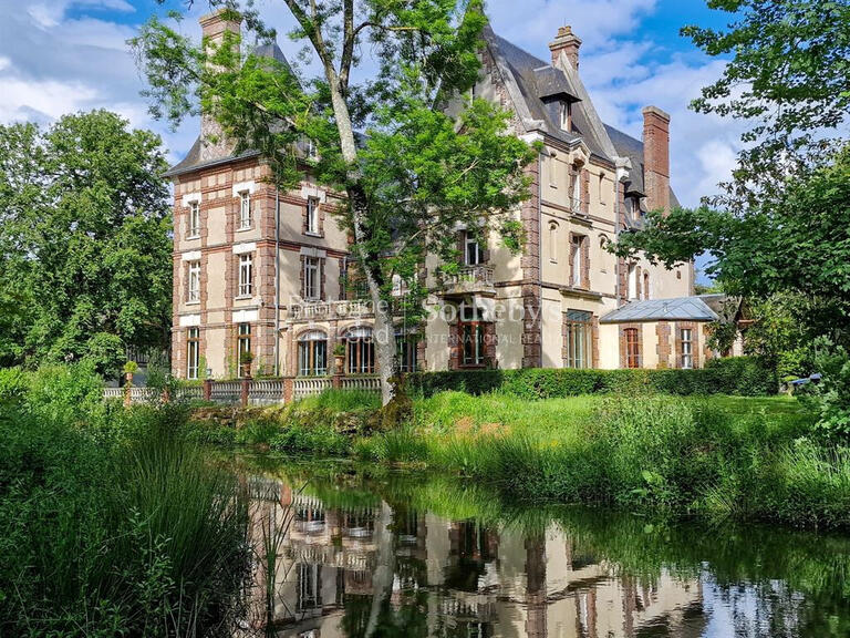 Castle Mesnil-en-Ouche - 10 bedrooms - 730m²