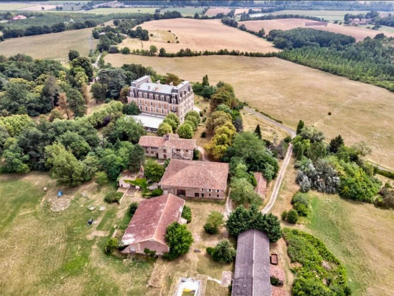 Castle Montauban - 30 bedrooms - 3000m²