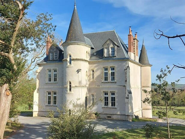 Château Montluçon - 390m²