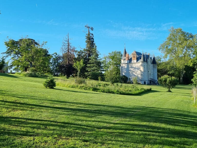 Castle Montluçon - 8 bedrooms - 482m²