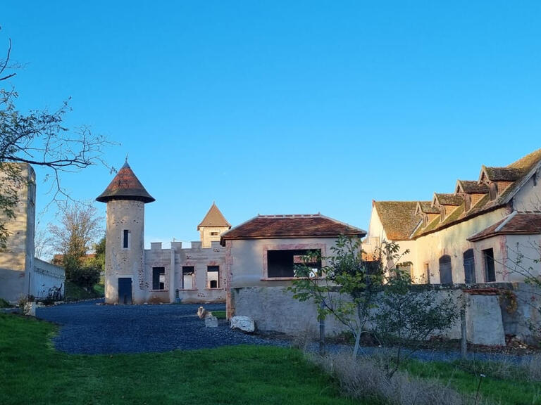 Castle Montluçon - 8 bedrooms - 482m²