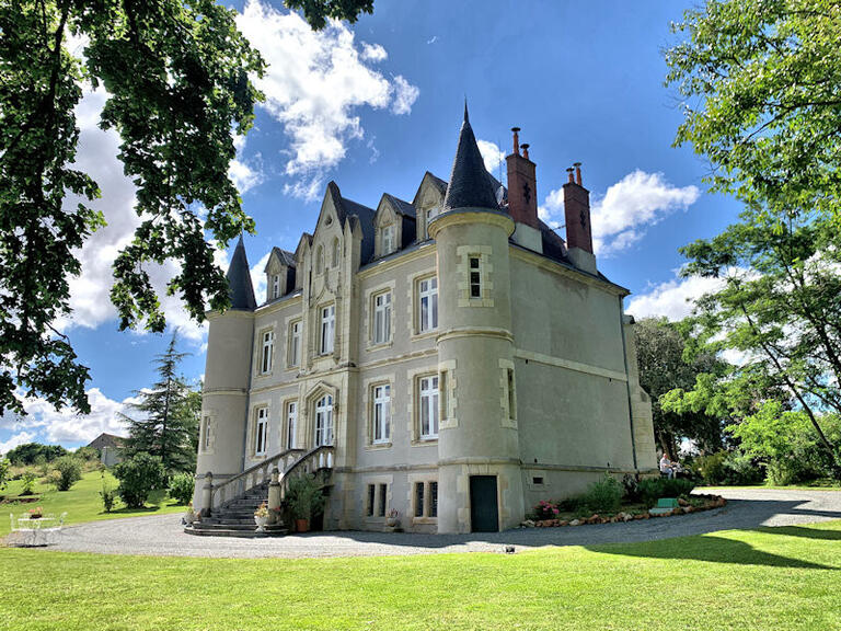 Castle Montluçon - 8 bedrooms - 482m²