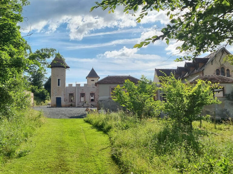 Castle Montluçon - 8 bedrooms - 482m²