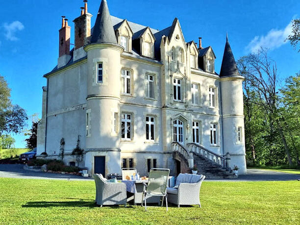 Castle Montluçon - 8 bedrooms - 482m²