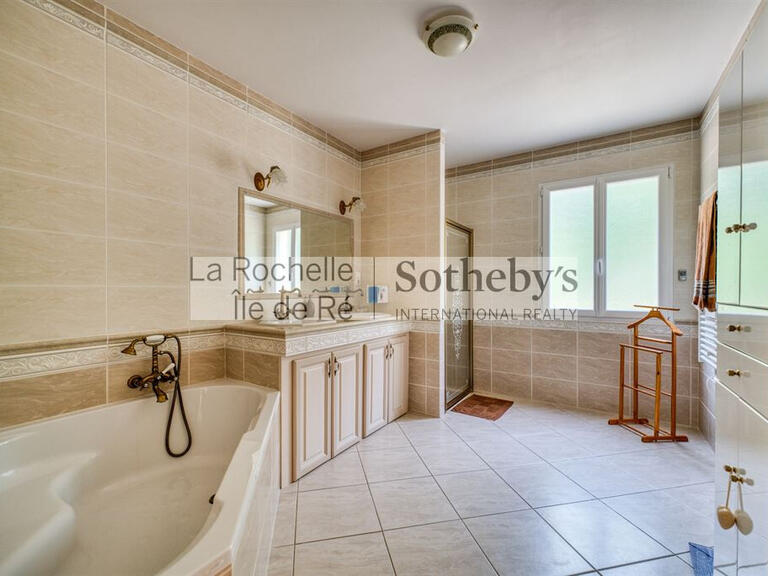 Maison Montroy - 5 chambres - 264m²