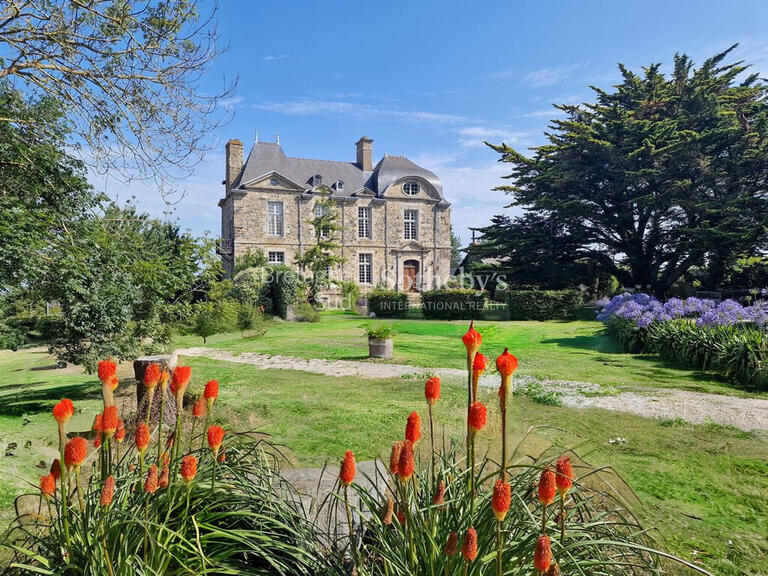 Castle Morieux - 5 bedrooms - 320m²