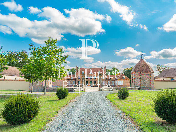 Castle Moulins - 13 bedrooms