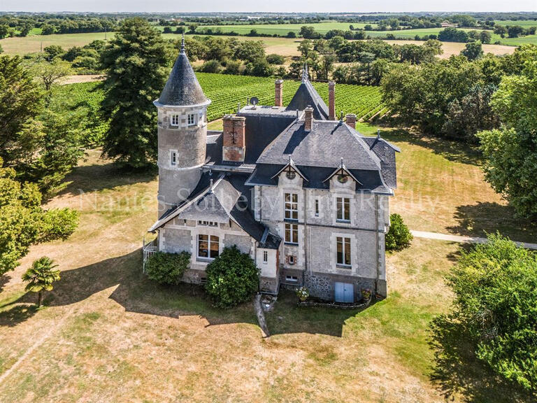 Château Moutiers-sur-le-Lay - 16 chambres - 840m²