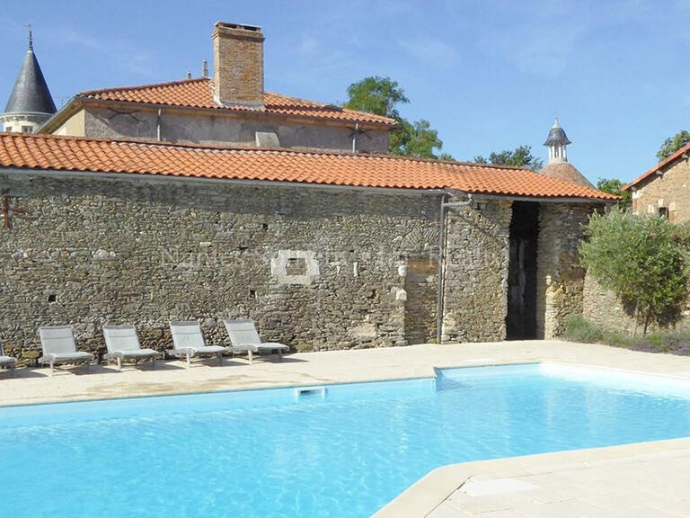 Château Moutiers-sur-le-Lay - 16 chambres - 840m²