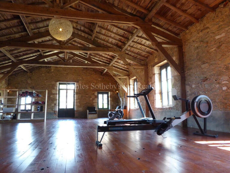 Castle Moutiers-sur-le-Lay - 16 bedrooms - 840m²