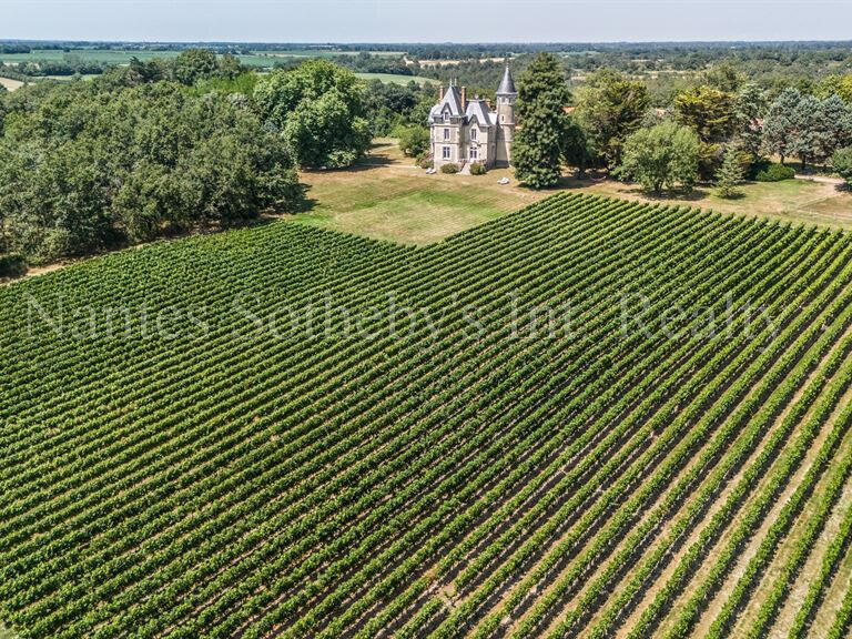 Propriété Moutiers-sur-le-Lay - 16 chambres - 840m²