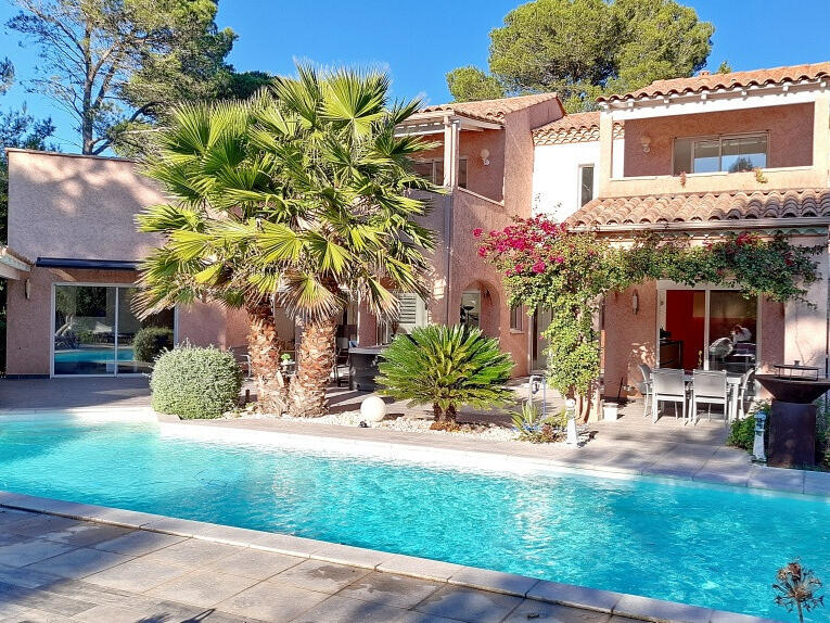 Maison Nages-et-Solorgues - 4 chambres - 200m²