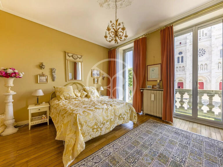 Maison Nantes - 6 chambres - 339m²