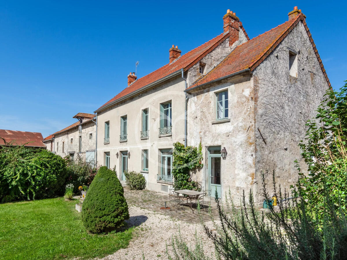 House Neuilly-Saint-Front