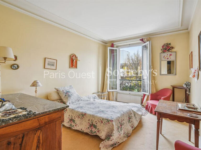 Apartment Neuilly-sur-Seine - 4 bedrooms - 145m²