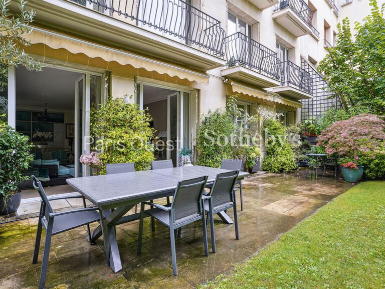 Apartment Neuilly-sur-Seine - 2 bedrooms - 110m²