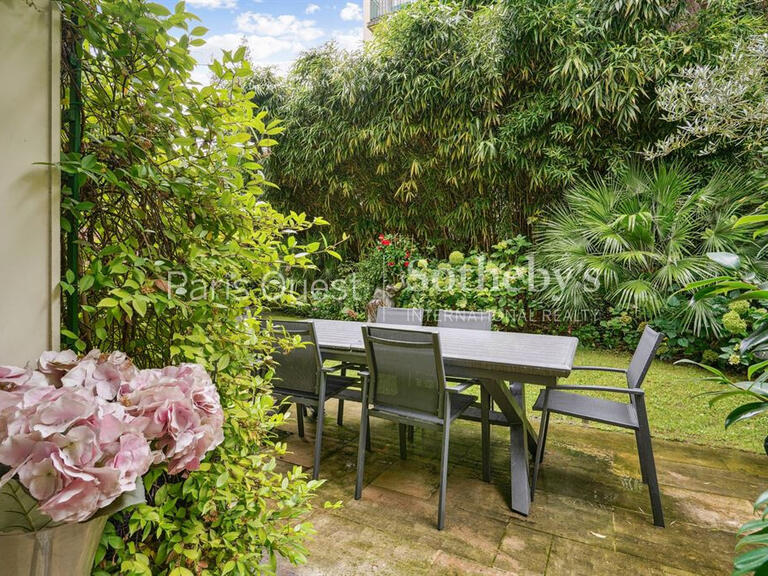 Apartment Neuilly-sur-Seine - 2 bedrooms - 110m²