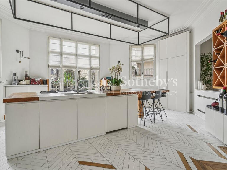 Apartment Neuilly-sur-Seine - 4 bedrooms - 233m²