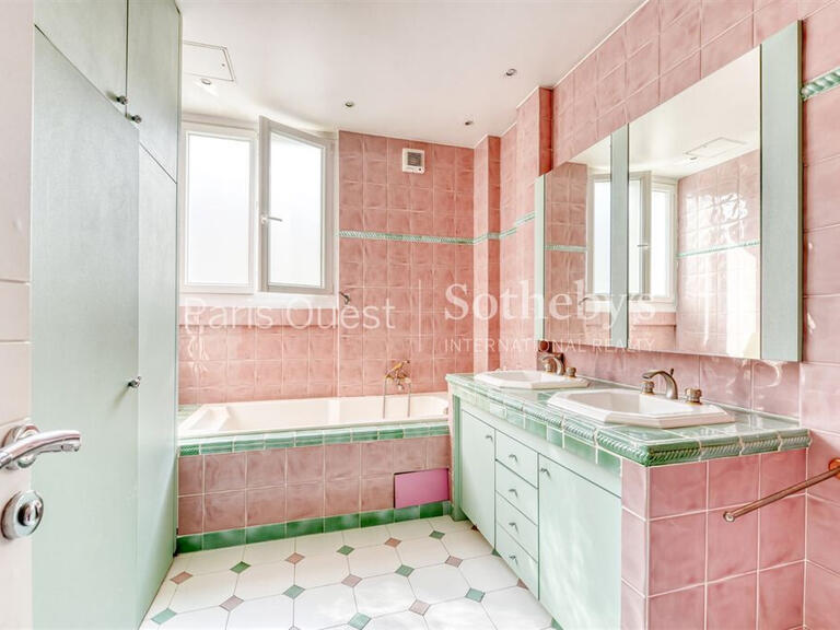 Mansion Neuilly-sur-Seine - 6 bedrooms - 335m²