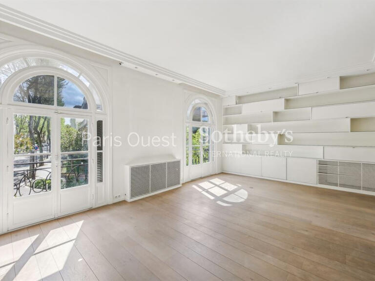 Mansion Neuilly-sur-Seine - 5 bedrooms - 350m²