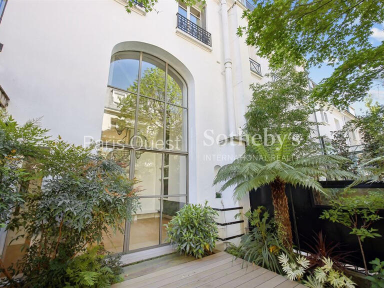 Mansion Neuilly-sur-Seine - 5 bedrooms - 350m²