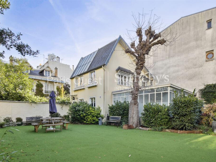 House Neuilly-sur-Seine