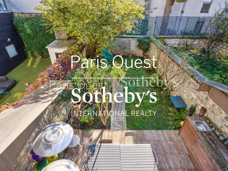 House Neuilly-sur-Seine - 5 bedrooms - 142m²