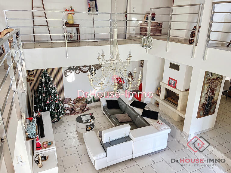 Villa Neuvic - 5 bedrooms - 330m²