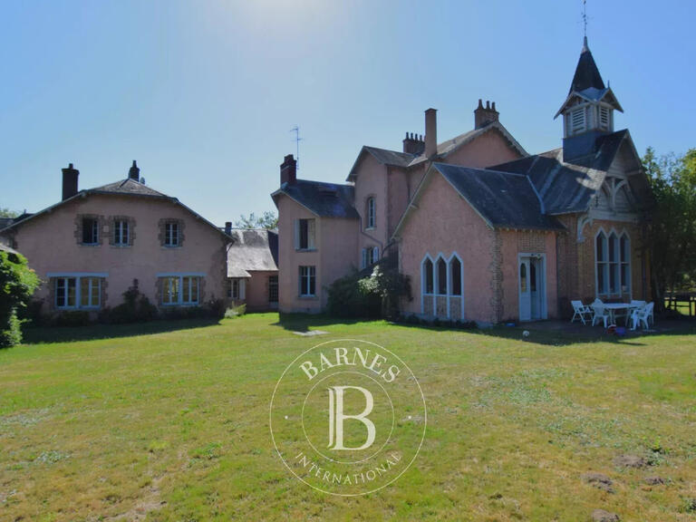 Propriété Neuvy-sur-Barangeon - 21 chambres - 1160m²