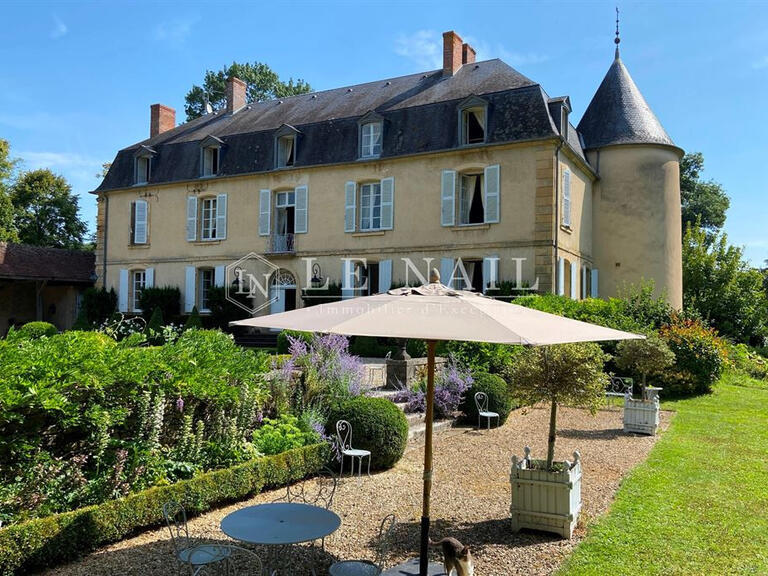 Castle Nevers - 8 bedrooms - 612m²