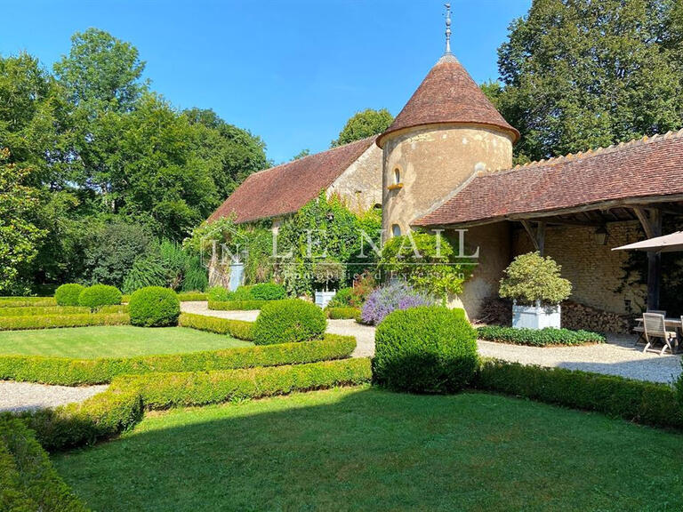 Castle Nevers - 8 bedrooms - 612m²