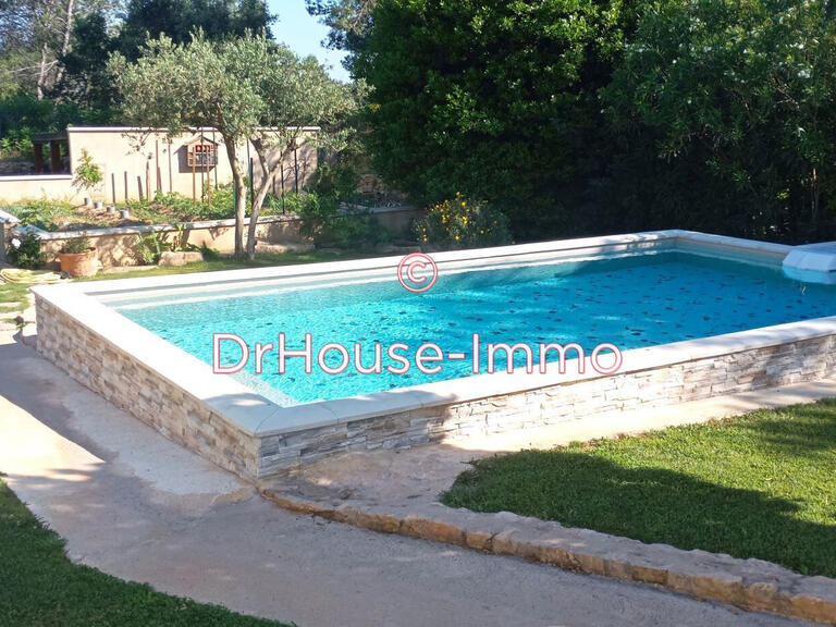 Villa Nîmes - 4 bedrooms - 210m²