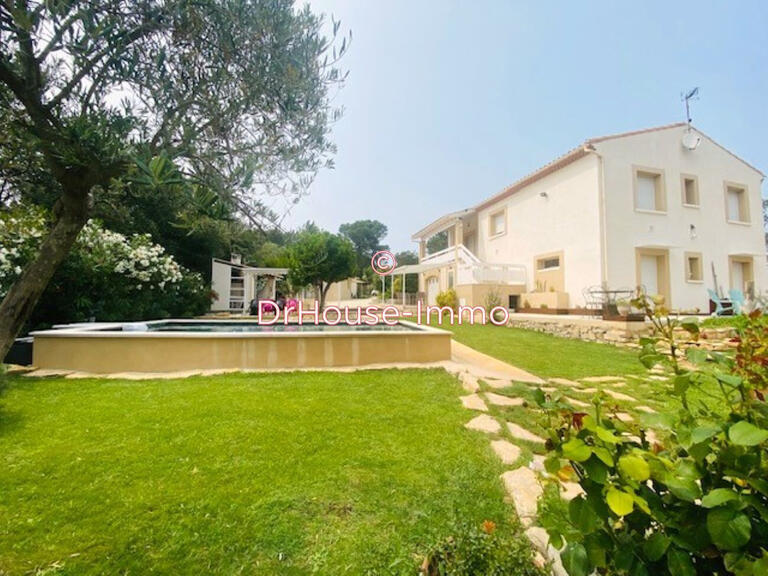 Villa Nîmes - 4 bedrooms - 210m²