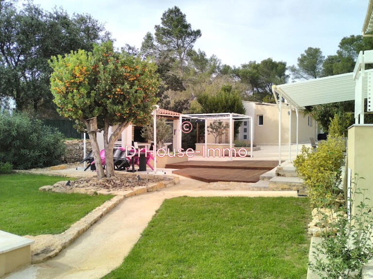 Villa Nîmes - 4 bedrooms - 210m²