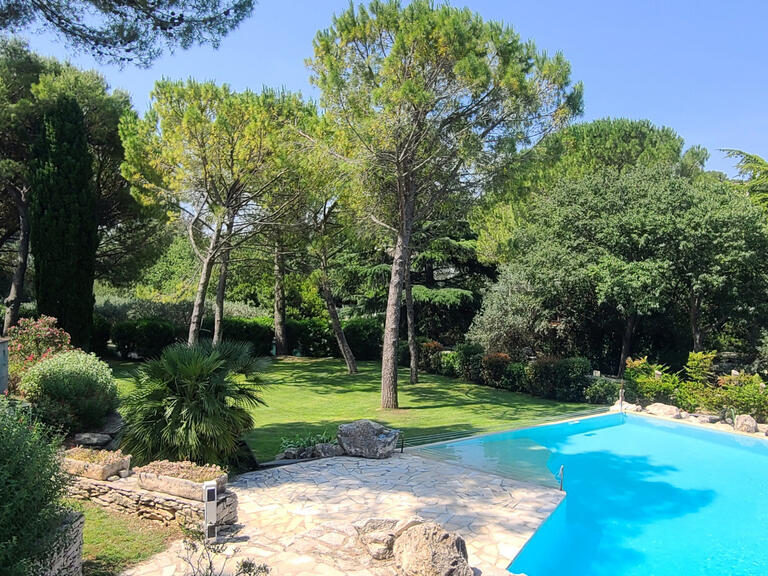 Villa Nîmes - 5 chambres - 261m²