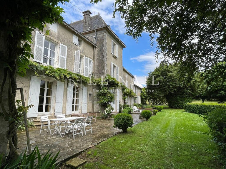 Manor Niort - 7 bedrooms - 500m²