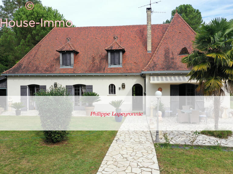 Villa Notre-Dame-de-Sanilhac - 6 chambres - 210m²