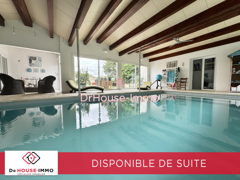 Villa Nuaillé-d'Aunis - 4 chambres - 203m²