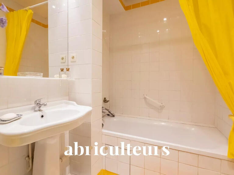 Apartment Paris 10e - 6 bedrooms - 98m²