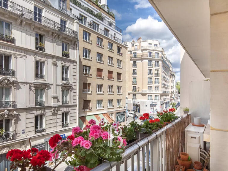 Sale Apartment Paris 11e - 3 bedrooms