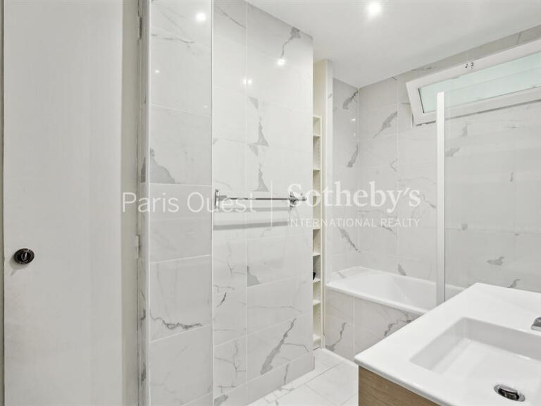 Appartement Paris 16e - 4 chambres - 173m²