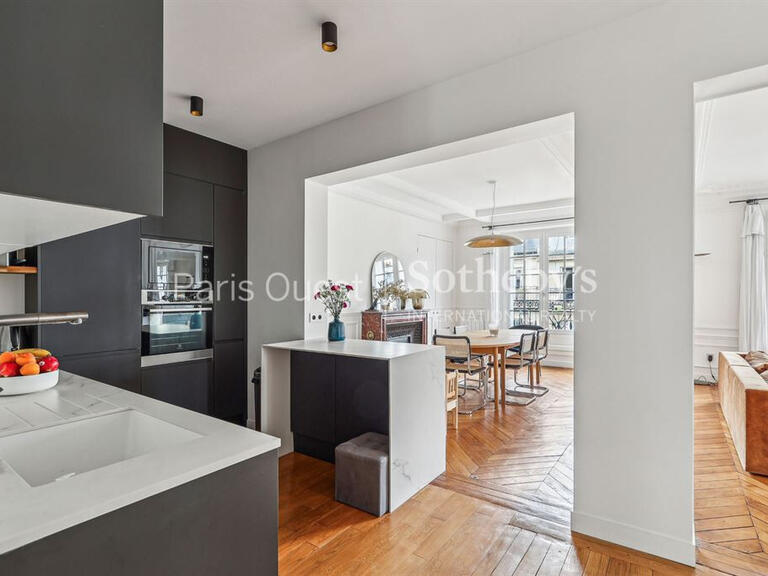 Appartement Paris 16e - 3 chambres - 121m²